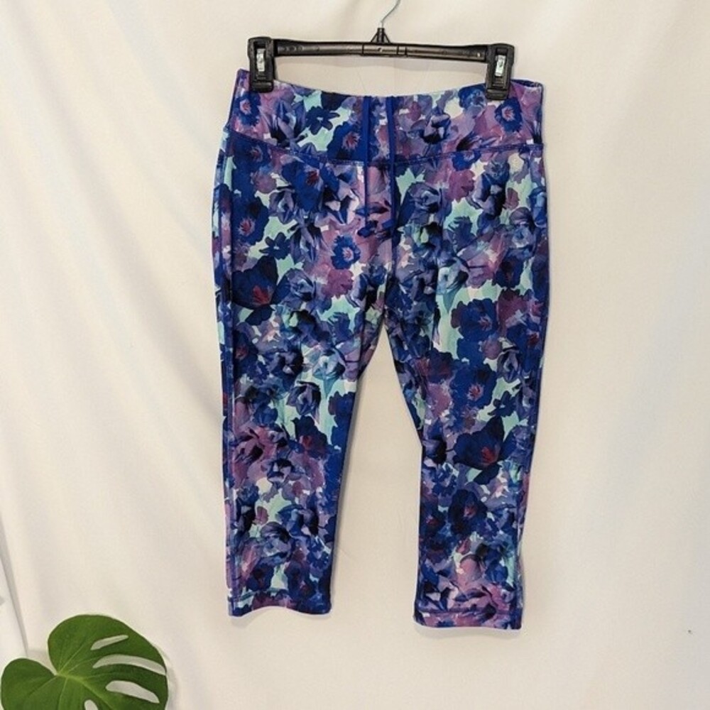 EUC - Danskin Now Fitted Capris - M
